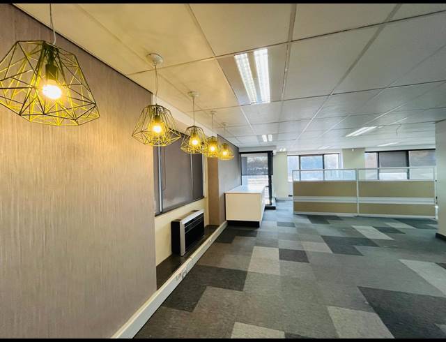 1,663M² OFFICE FOR SALE IN HALFWAY HOUSE
